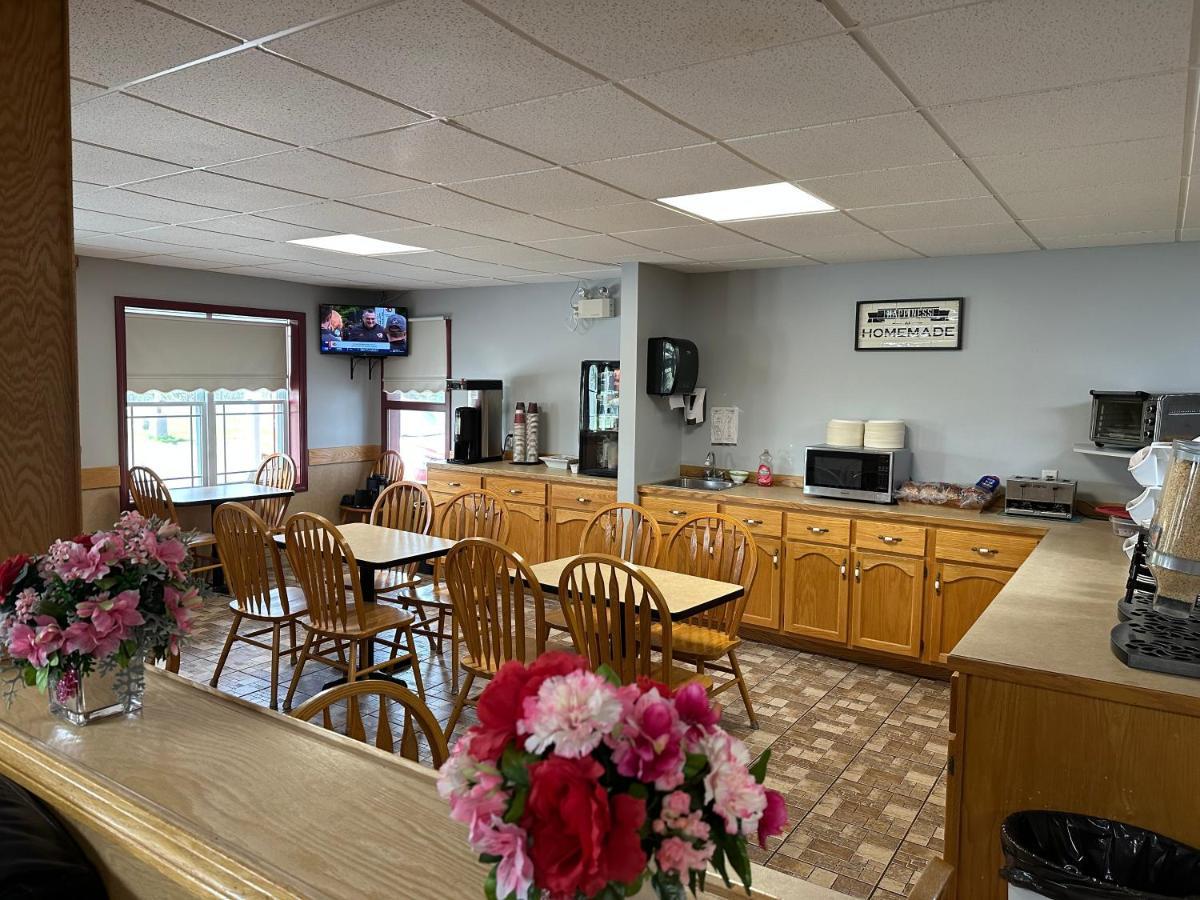 Travellers Inn Fredericton Nb Waasis Экстерьер фото