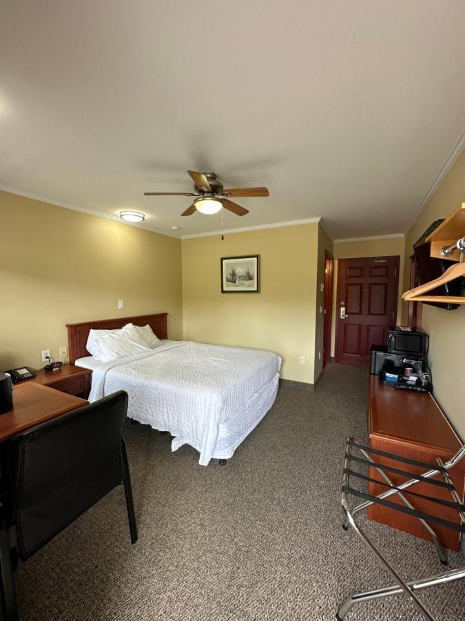Travellers Inn Fredericton Nb Waasis Экстерьер фото